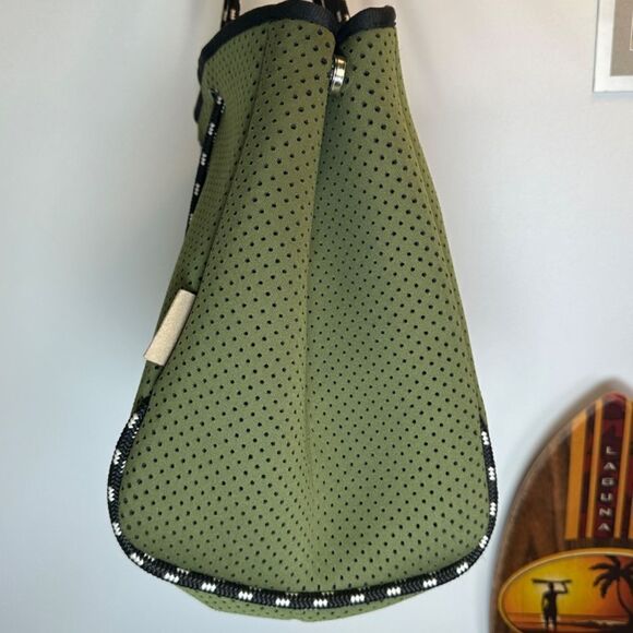 BOLT-BARBELLS-HEART®  |  DESIGNER TOTE BAG  |  PERFORATED  |  + MATCHING BAG - Picture 8 of 16